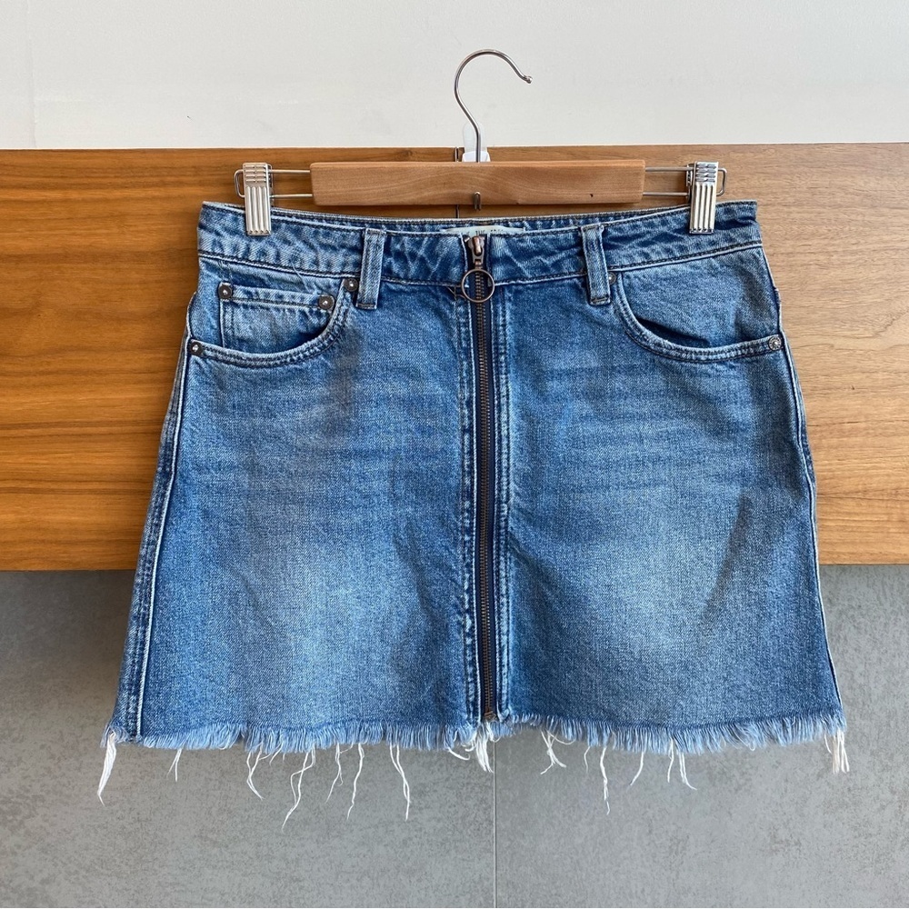Free‎ People We the Free Zip It Up Denim Skirt Raw Hem, Size 27